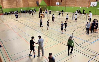 18 Mannschaften kämpfen um den Turniersieg beim Weihnachts-Volleyballturnier